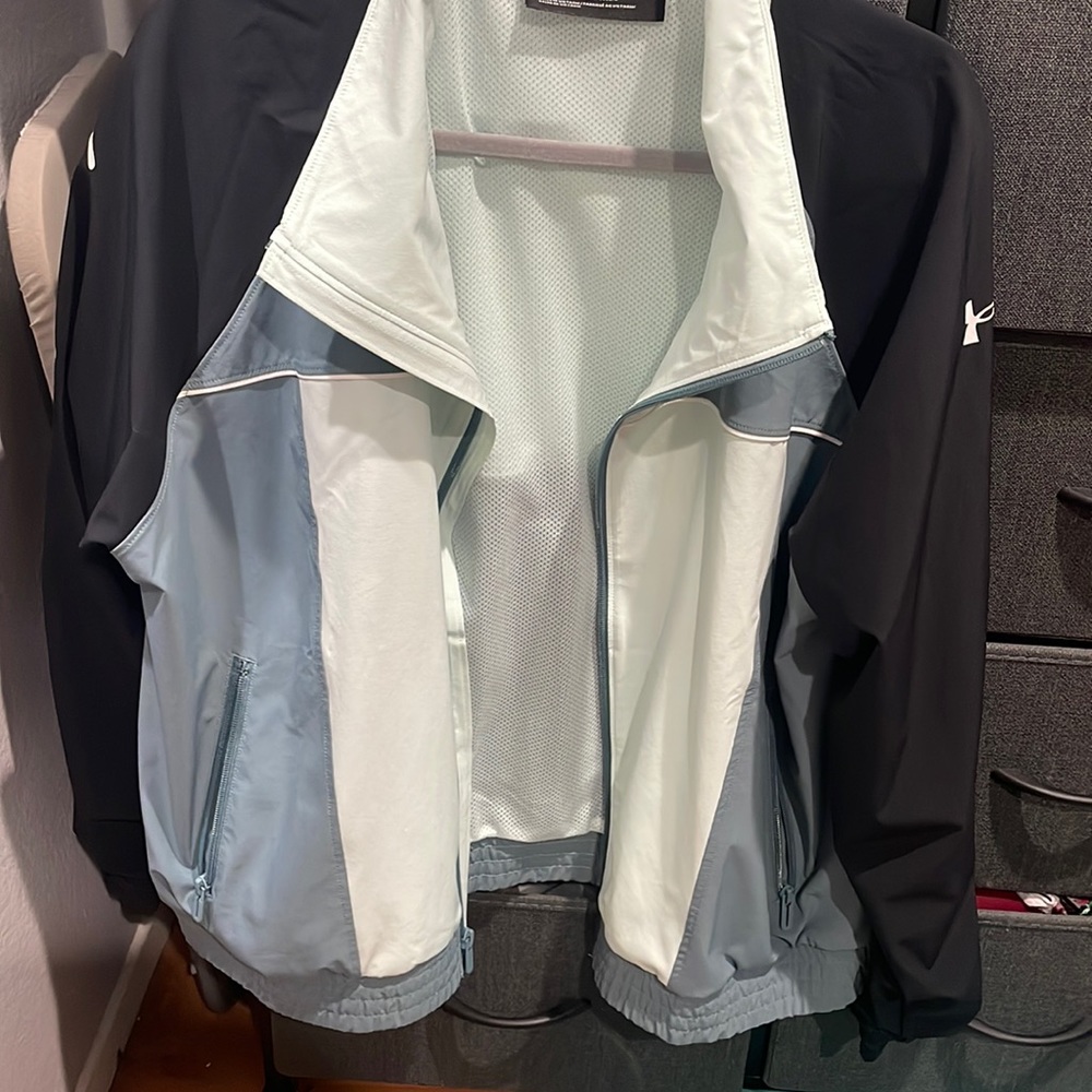 ALMOST NEW UNDER ARMOUR JACKET XL